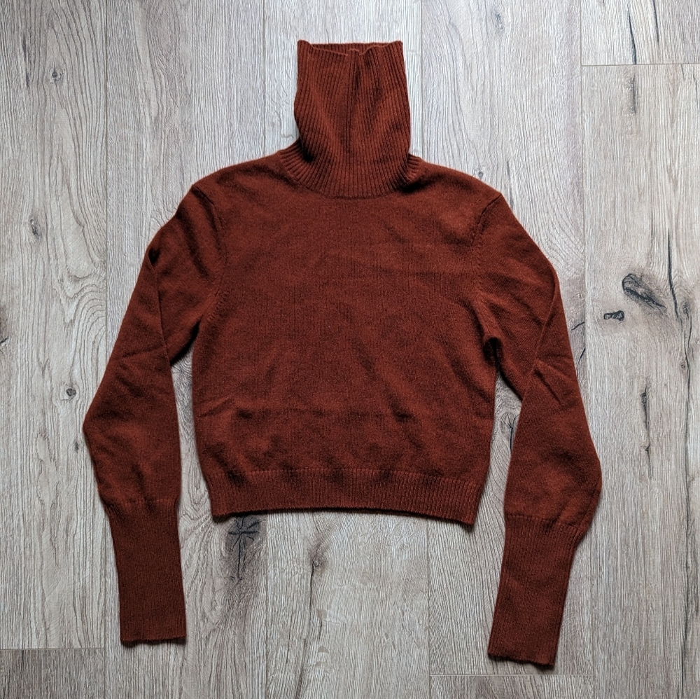 Naadam cashmere cropped turtleneck